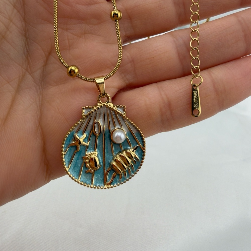 Gold and Blue Shell Pendant Necklace - Picture 9 of 9